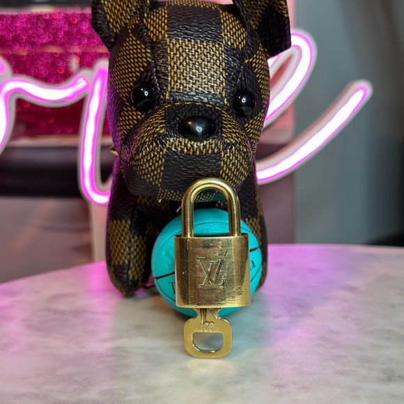 Louis Vuitton Lock & Key 321 - Picture 5 of 6